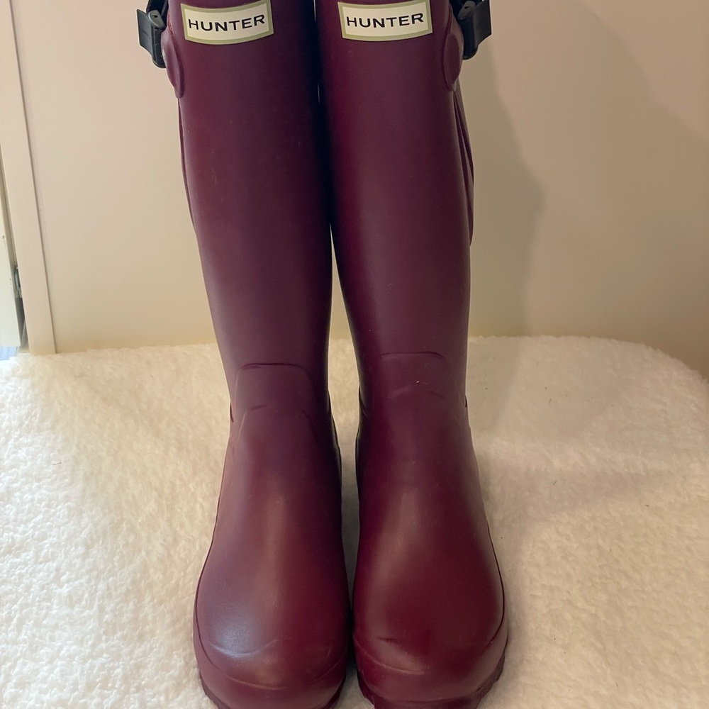 Hunter Tall Rain Boots Size 6 Loganberry
